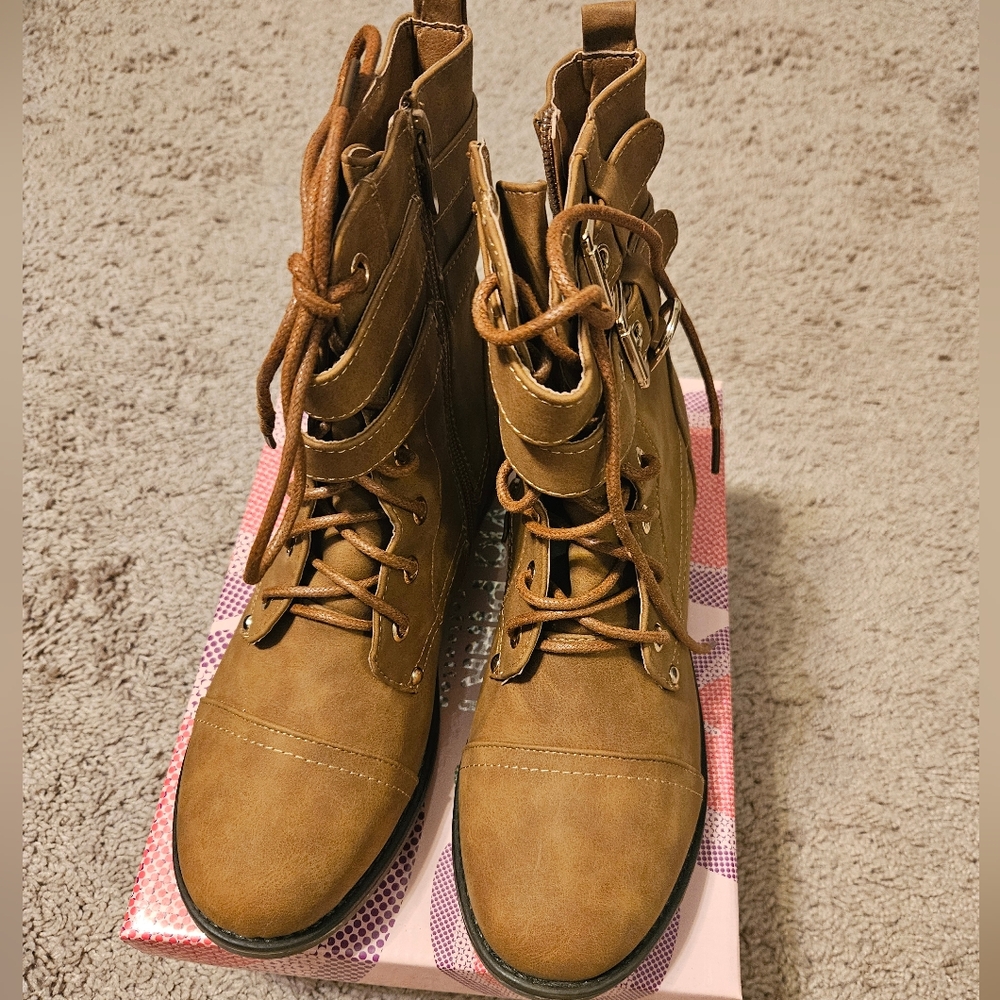 Via Pinky Collection Brown Boots